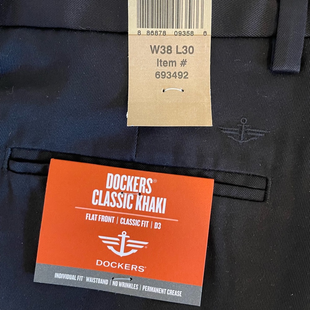 NWT Dockers D3 Classic Fit Khaki Flat Front Black Pants - Mens Size 38 x 30